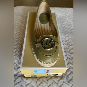 NEW Michael Kors espadrilles in olive, women’s 9.5